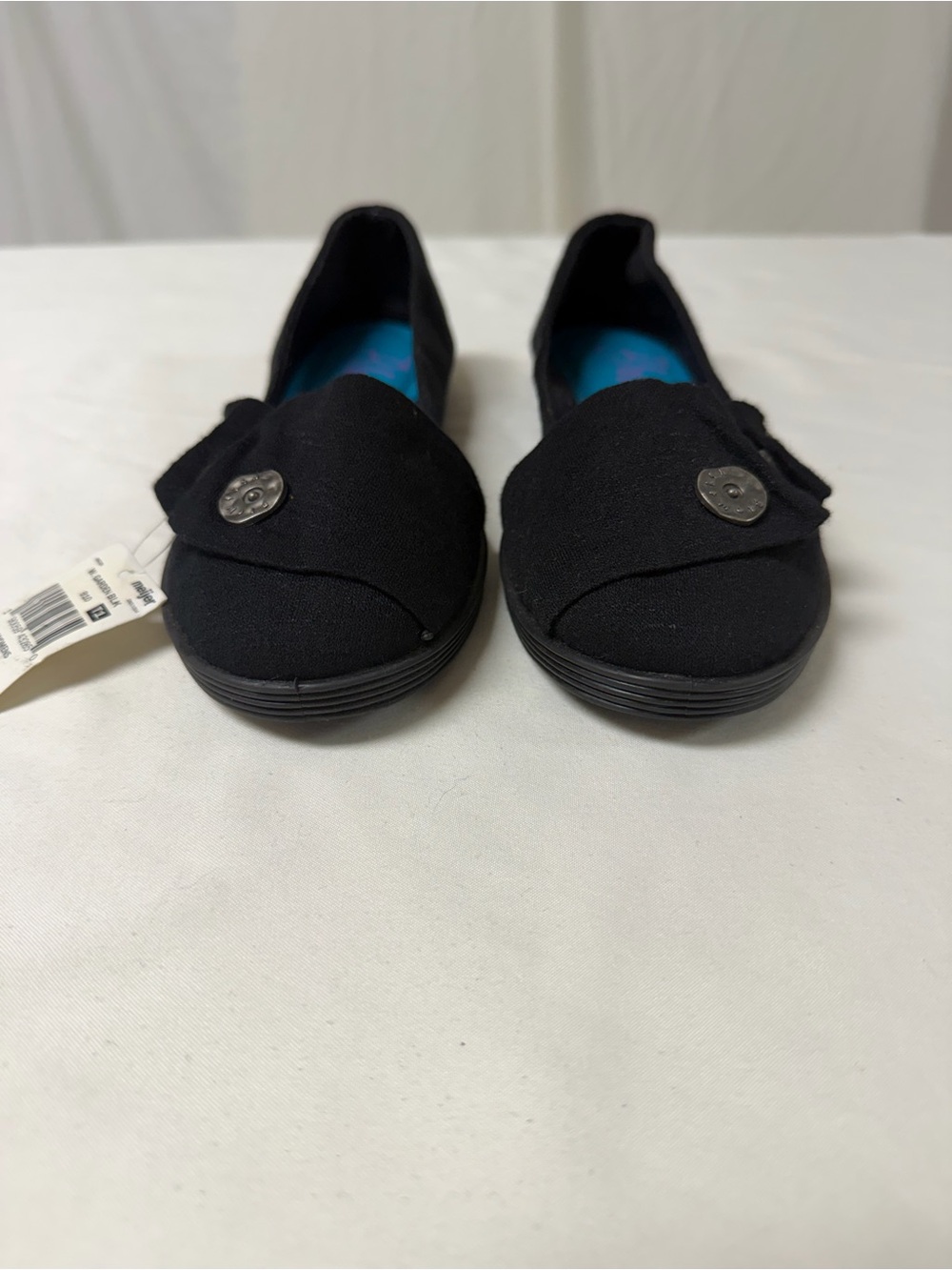 NEW WITH TAGS Blowfish Malibu Women’s Flats W/Brushed Nickel Buttons Size 8M